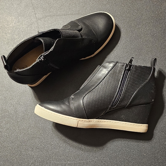 Black Ankle Boots - Picture 2 of 3